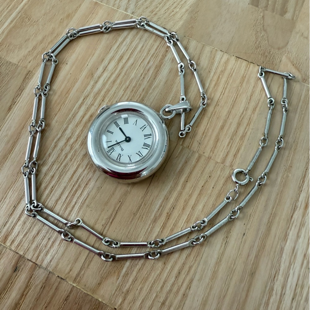 Vintage Bulova ladies 17 jewels winding mechanical watch pendant necklace